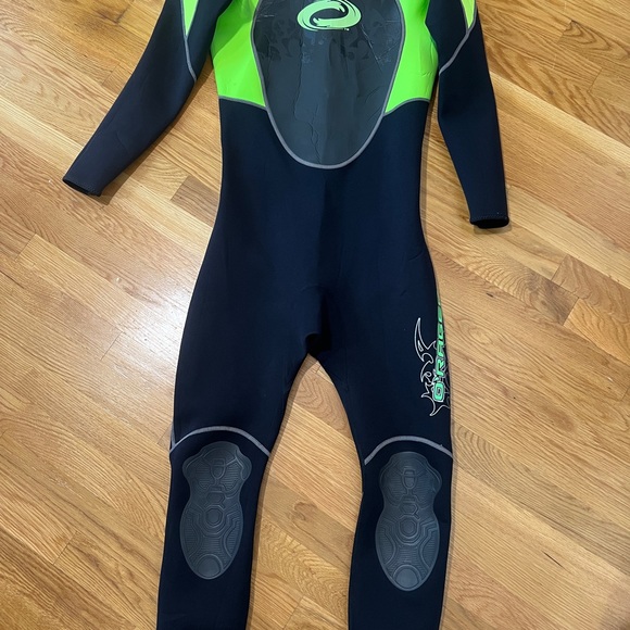 Ladies 3MM Black and Green Wetsuit M/L - Picture 1 of 6